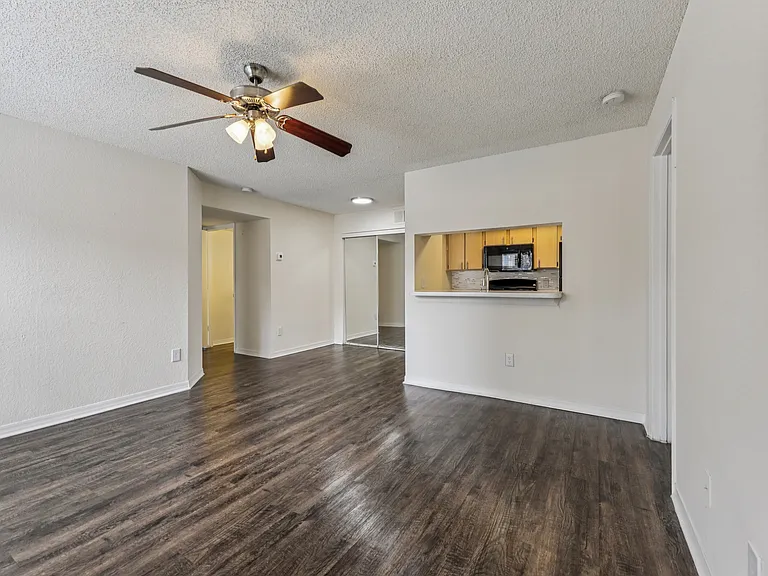 University Park Apartments — Photo 15