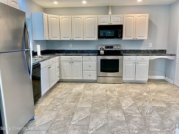 3rd image of 122 Christine Cir #122