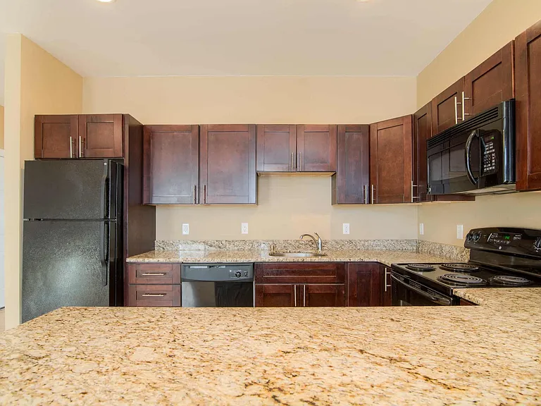 37 Verazzano Apartments — Photo 2