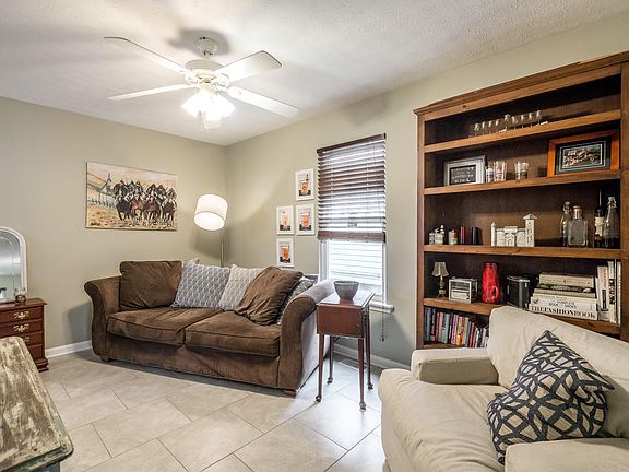 4th image of 700 Camp St