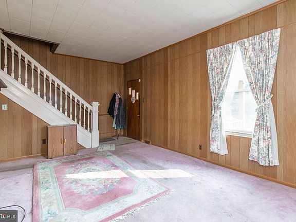 5th image of 239 W Chestnut St