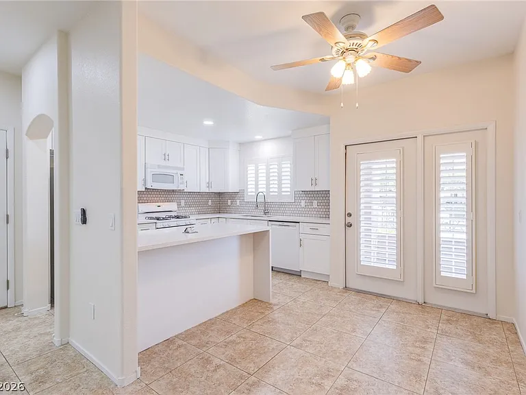 300 Pine Haven St #101 — Photo 11