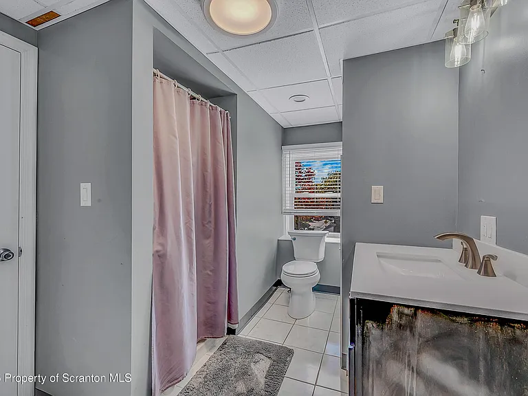 533 S Franklin St — Photo 32