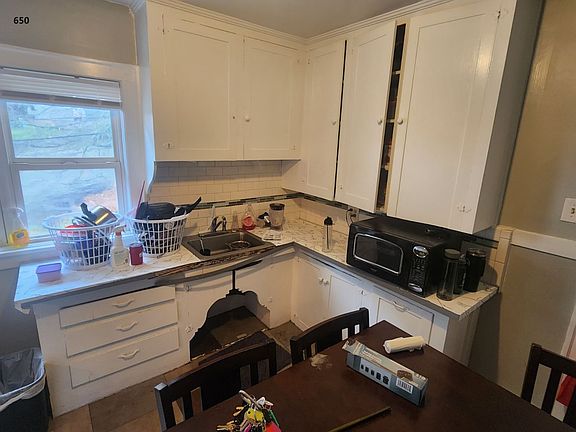 2nd image of 650 NE 40th St Unit 51