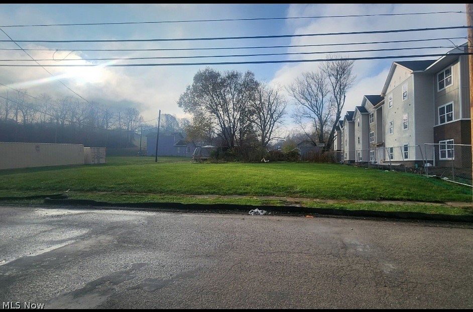 1st image of 822 W Muskingum Ave