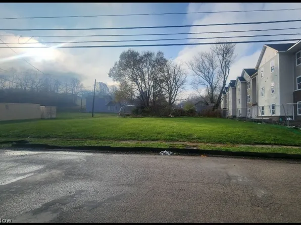 822 W Muskingum Ave, Zanesville, OH 43701