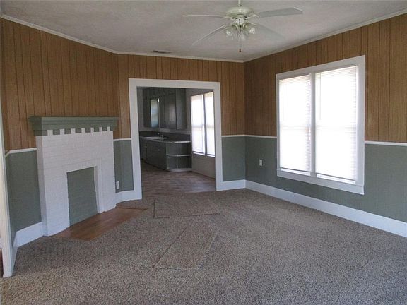2nd image of 302 N Oak St