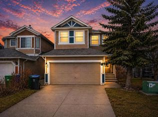 42 W Royal Elm Dr NW, Calgary, AB T3G5P7