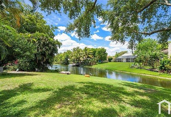 2nd image of 1369 Riverside Cir