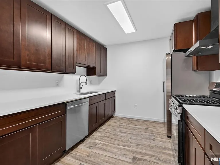 485 Broadway — Photo 7
