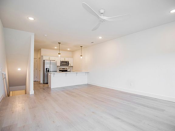 5th image of 2675 SW Livingston Sq