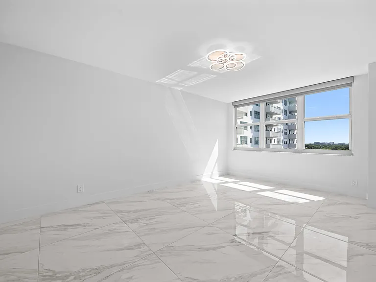 137 Golden Isles Dr #914 — Photo 12