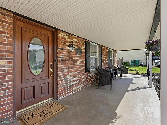 3rd image of 249 Cambridge Dr