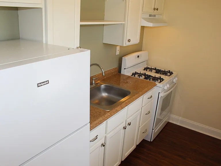 1022 Findley Dr — Photo 3