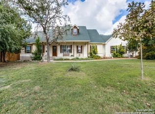 9720 Mistletoe Cir, Helotes, TX 78023
