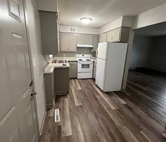 307 E 16th St N #4 — Photo 3