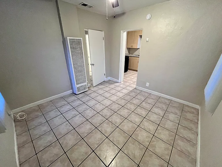 2620 N Stone Ave #2 — Photo 7