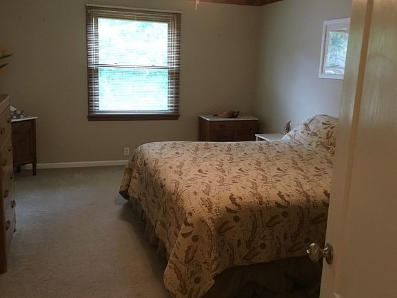 Master with lg walk-in close