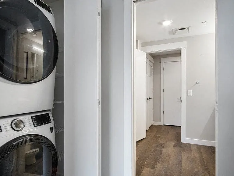 Seven Skies Apartments — Photo 26