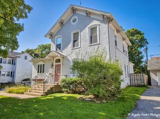 616 N Sheridan Rd, Waukegan, IL 60085