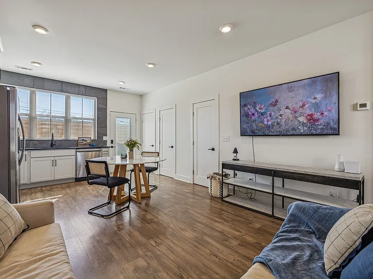 100 Thompson Ln #6 — Photo 14