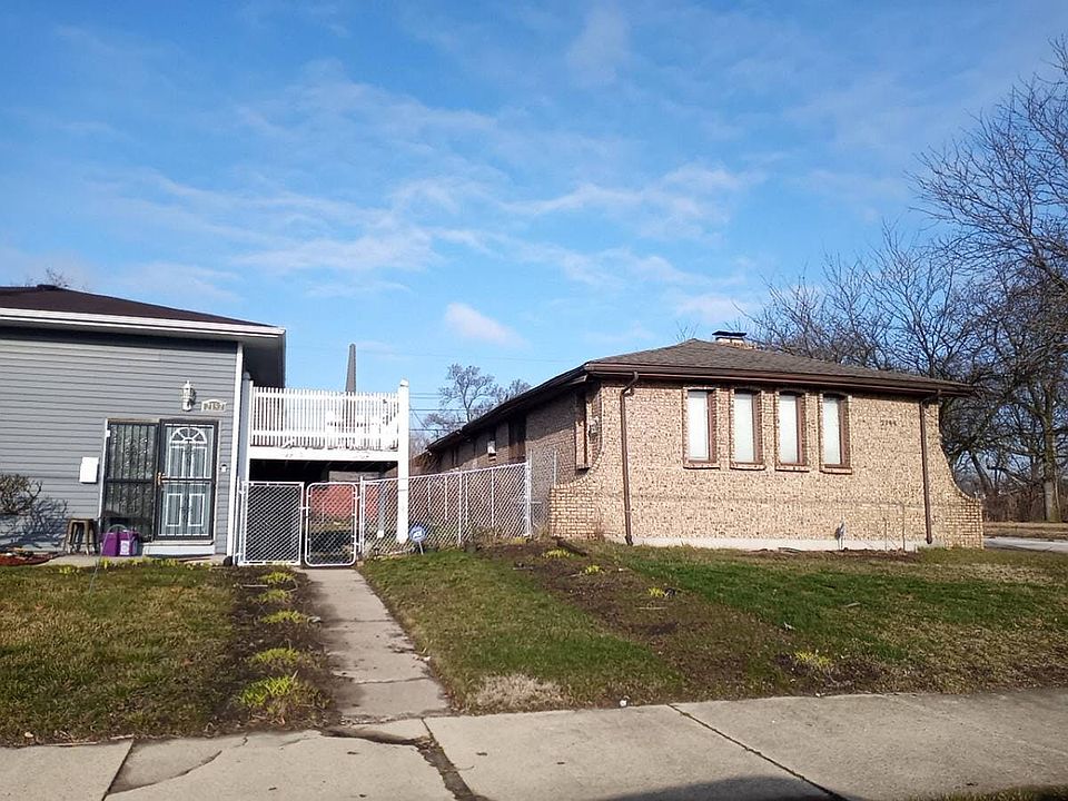 2nd image of 2148 Chase St