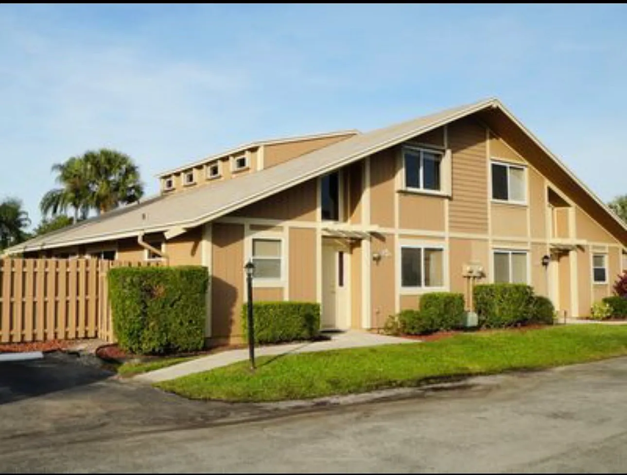 4 bed, 2045 sqft, $3,750 — Photo 2