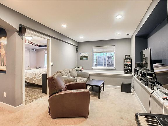 3rd image of 343 West St