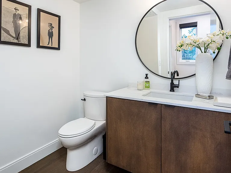 Park Central Townhomes - 4 Stories, 3 bedrooms, 31/2 bathrooms, 2 car garage and a rooftop deck w... — Photo 19