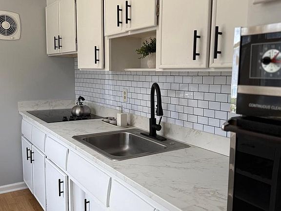 4th image of 3010 Thomas Rd