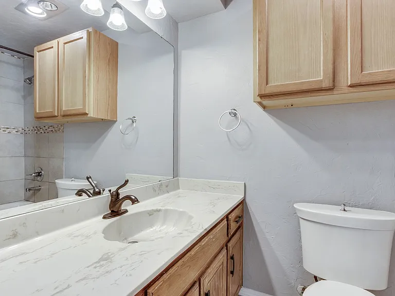 13813 Fairhill Ave — Photo 25