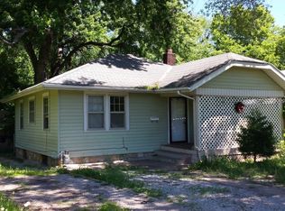 1914 SE 10th Ave, Topeka, KS 66607