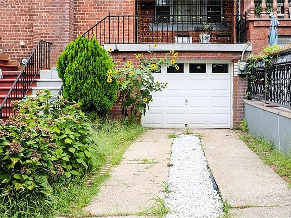 3rd image of 657A Rosewood St