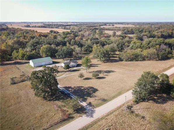 13076 Hickory Point Rd, Green Ridge, MO 65332