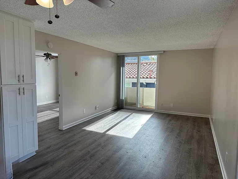 Herschel Apartments — Photo 5