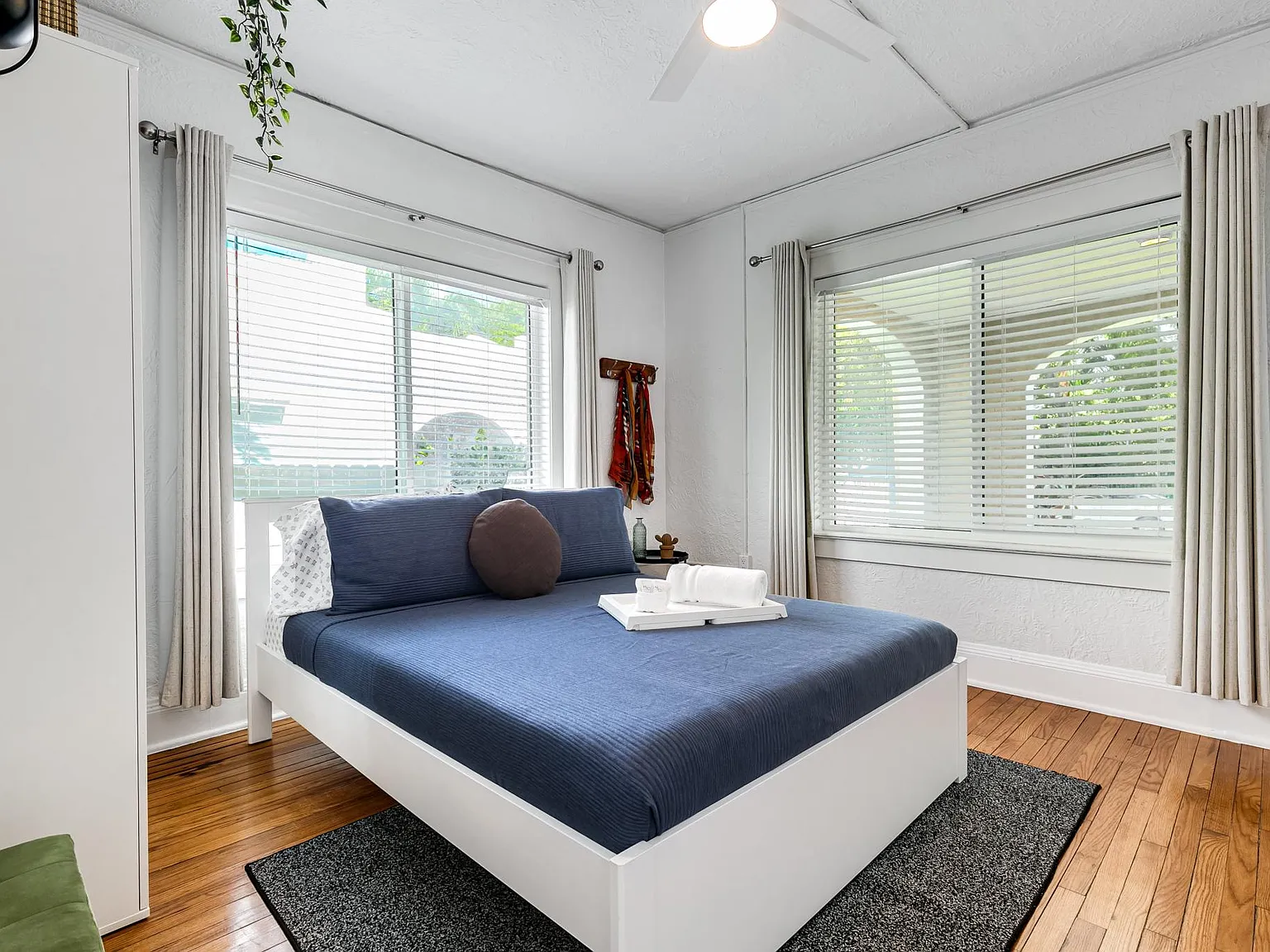 2 bed, 700 sqft, $2,200 — Photo 4