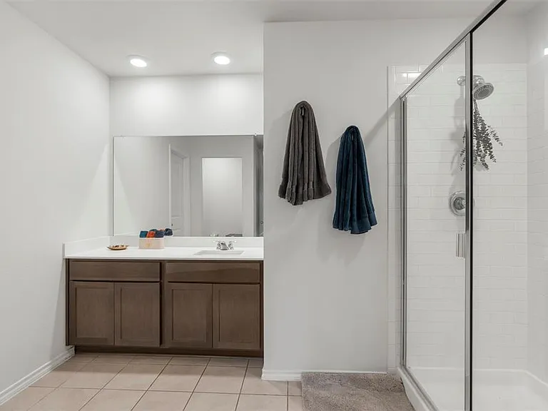 1304 Lowhill Dr — Photo 18