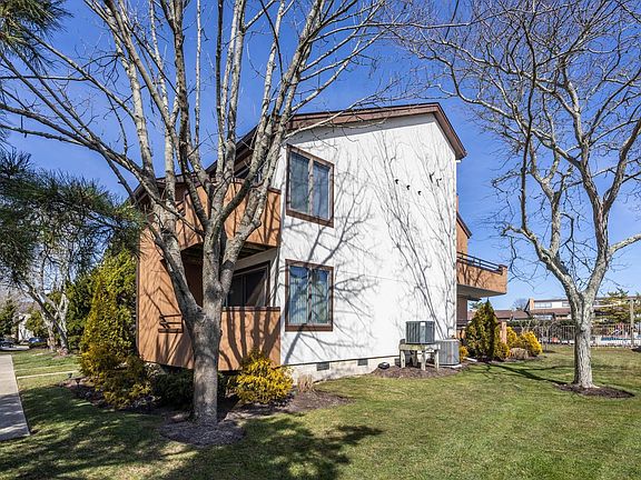 4th image of 113 Breton Ct #113
