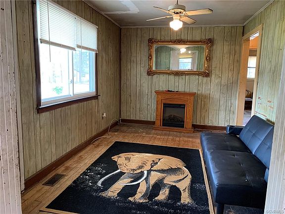 4th image of 20302 Harris Dr
