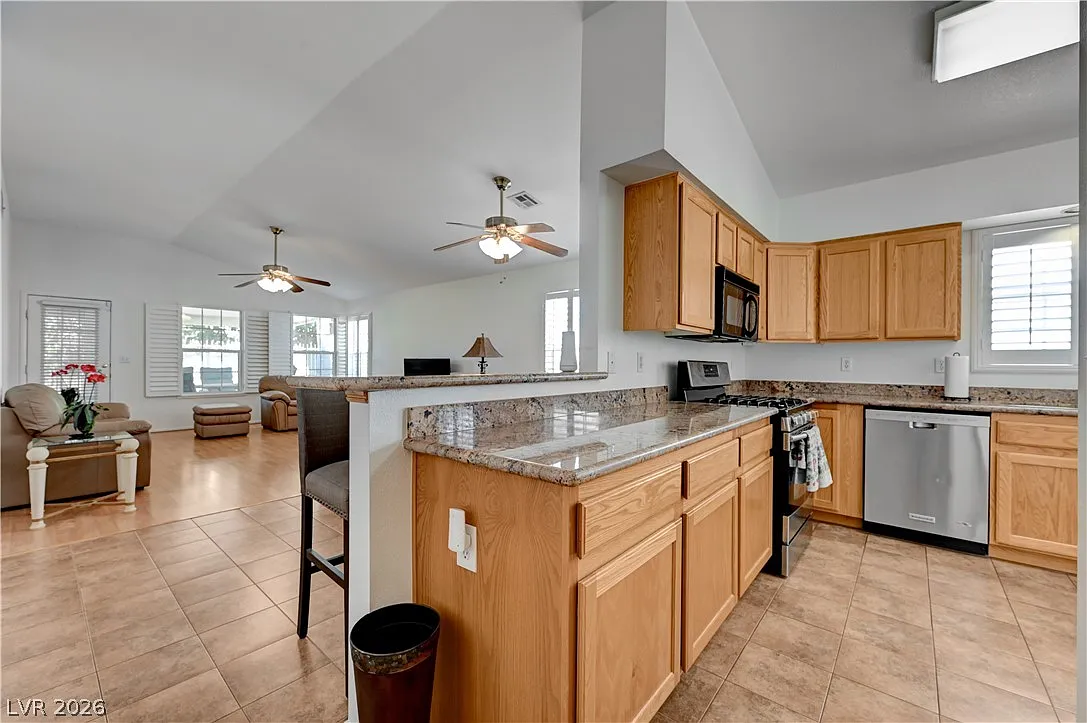 2 bed, 2.0 bath, 1463 sqft, $1,850 — Photo 2