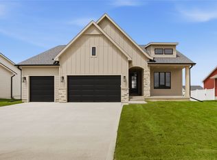 418 Westwood Dr, Huxley, IA 50124