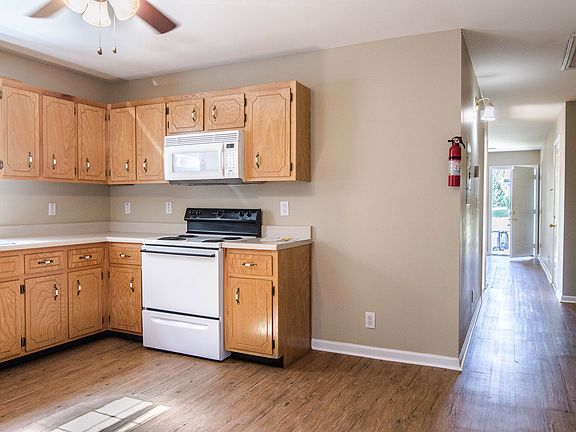 4th image of 293 Executive Ave APT B