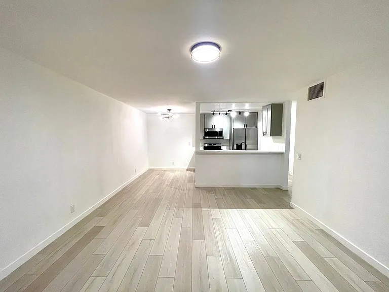 13925 Sherman Way — Photo 10