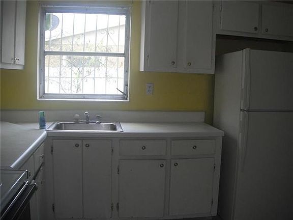 4th image of 2910 NW 191 St