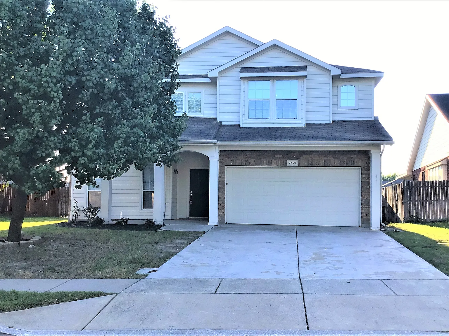 4 bed, 2.5 bath, 2508 sqft, $2,570 — Photo 1