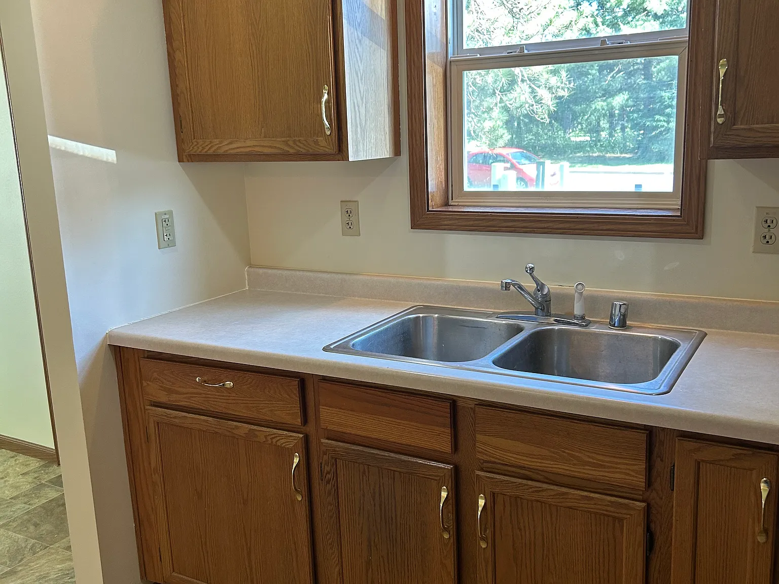 3 bed, 1120 sqft, $1,600 — Photo 2