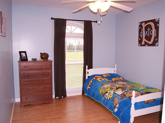 4th image of 46 Jon Frank Dr