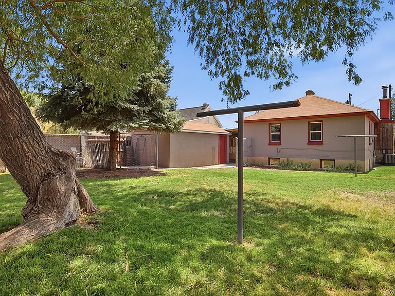 654 W Lennox St — Photo 31