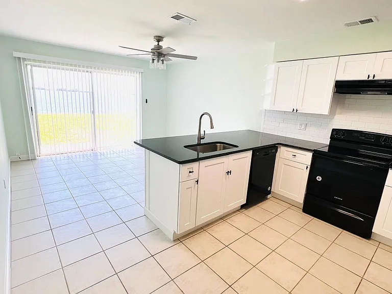 2563 Gary Cir — Photo 6