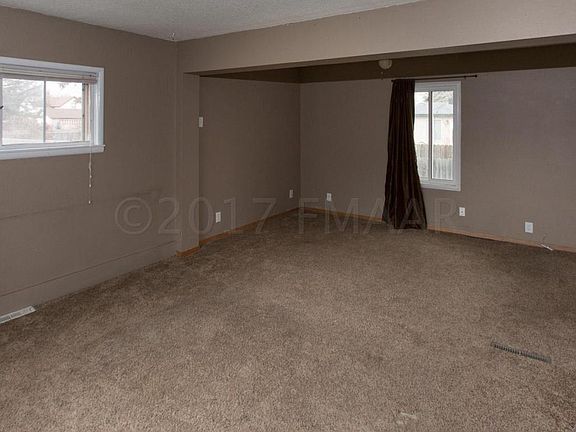 4th image of 422 9th Ave S